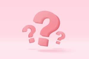 ピンクの背景の前にあるハテナマーク